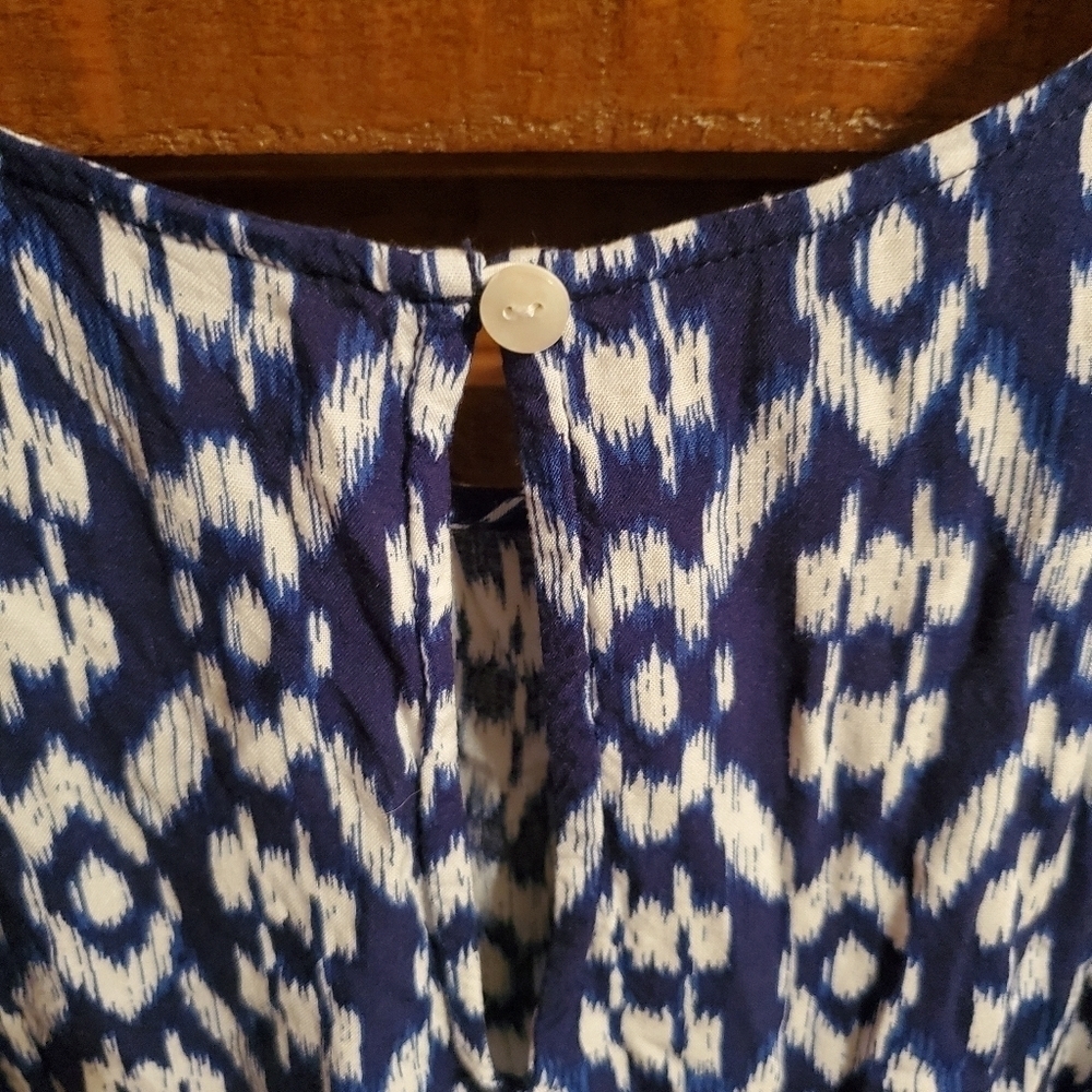 OLD NAVY Sleeveless Navy and White Top.  Size XL - Picture 3 of 5